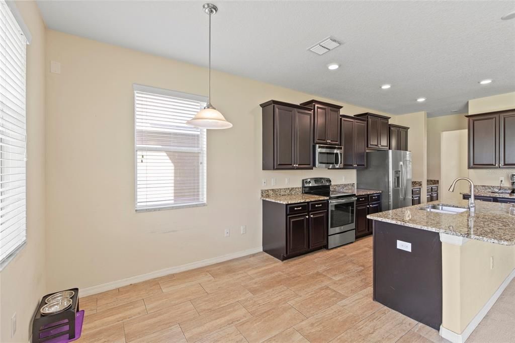 For Sale: $345,000 (4 beds, 3 baths, 3122 Square Feet)