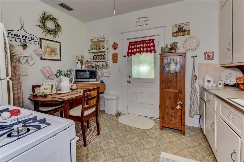 待售: $640,000 (0 贝兹, 0 浴室, 2403 平方英尺)