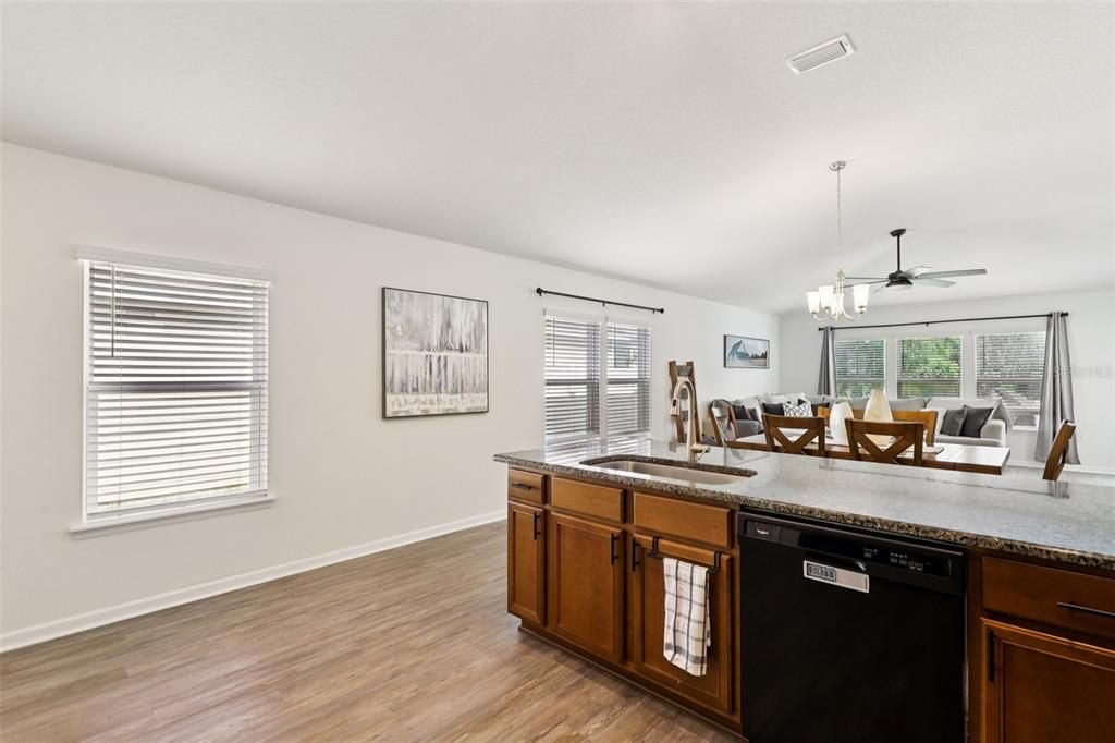 待售: $369,000 (3 贝兹, 2 浴室, 1788 平方英尺)