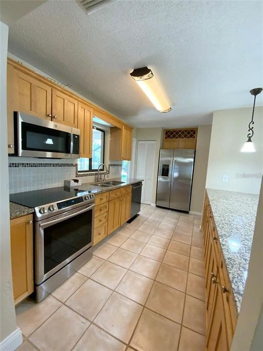 出租: $2,250 (4 贝兹, 2 浴室, 2004 平方英尺)