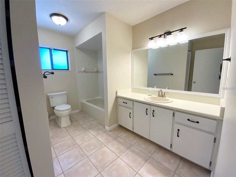 出租: $2,250 (4 贝兹, 2 浴室, 2004 平方英尺)