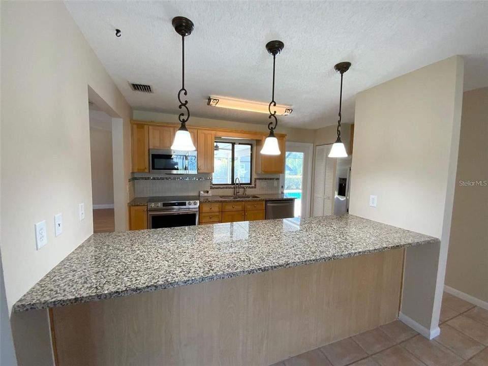 出租: $2,250 (4 贝兹, 2 浴室, 2004 平方英尺)