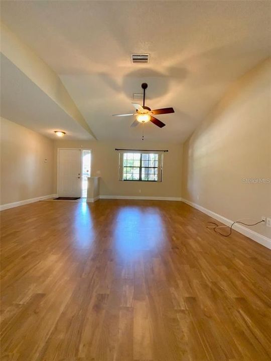 出租: $2,250 (4 贝兹, 2 浴室, 2004 平方英尺)