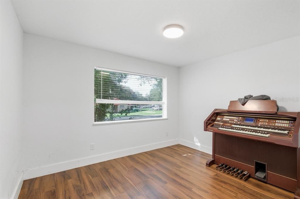 Active With Contract: $238,000 (4 beds, 3 baths, 1836 Square Feet)