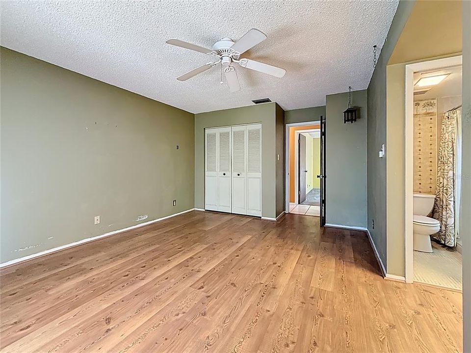 合同活跃: $400,000 (3 贝兹, 2 浴室, 1623 平方英尺)