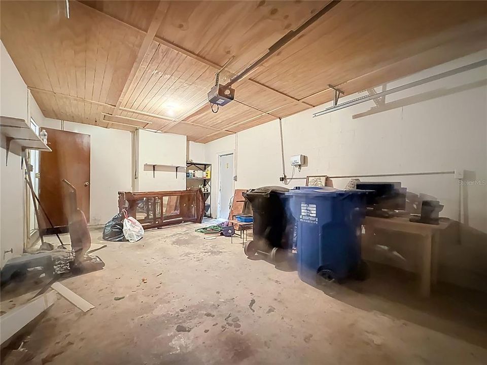 合同活跃: $400,000 (3 贝兹, 2 浴室, 1623 平方英尺)