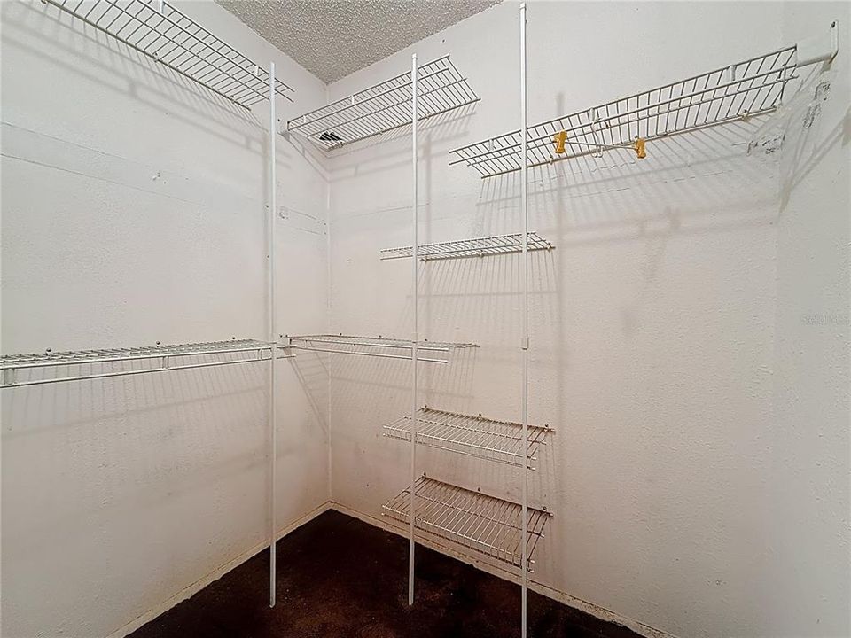 合同活跃: $400,000 (3 贝兹, 2 浴室, 1623 平方英尺)