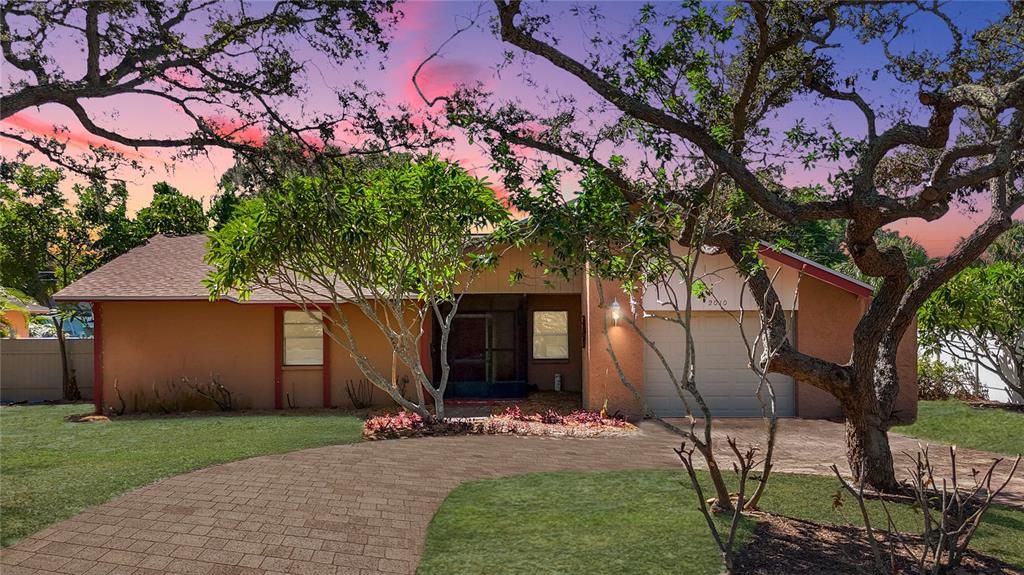 合同活跃: $400,000 (3 贝兹, 2 浴室, 1623 平方英尺)