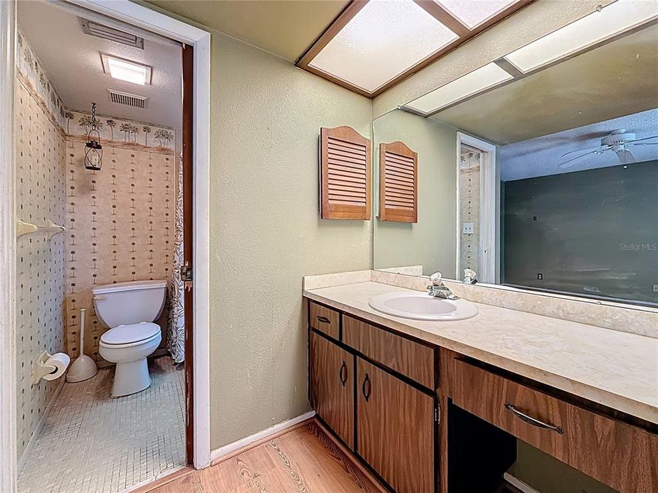 合同活跃: $400,000 (3 贝兹, 2 浴室, 1623 平方英尺)