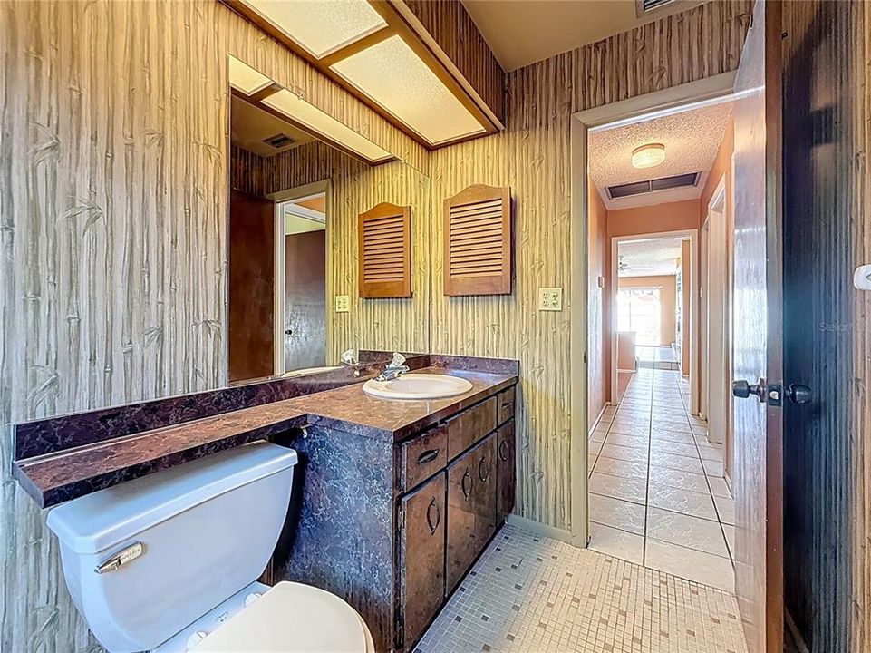 合同活跃: $400,000 (3 贝兹, 2 浴室, 1623 平方英尺)