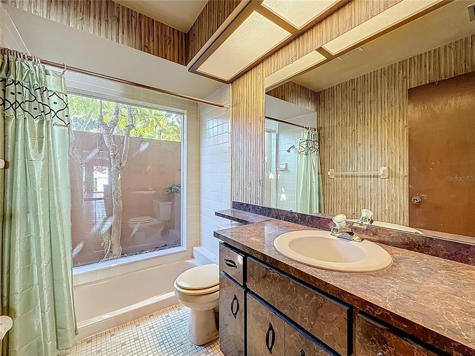 合同活跃: $400,000 (3 贝兹, 2 浴室, 1623 平方英尺)