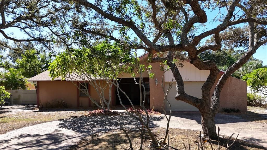 合同活跃: $400,000 (3 贝兹, 2 浴室, 1623 平方英尺)