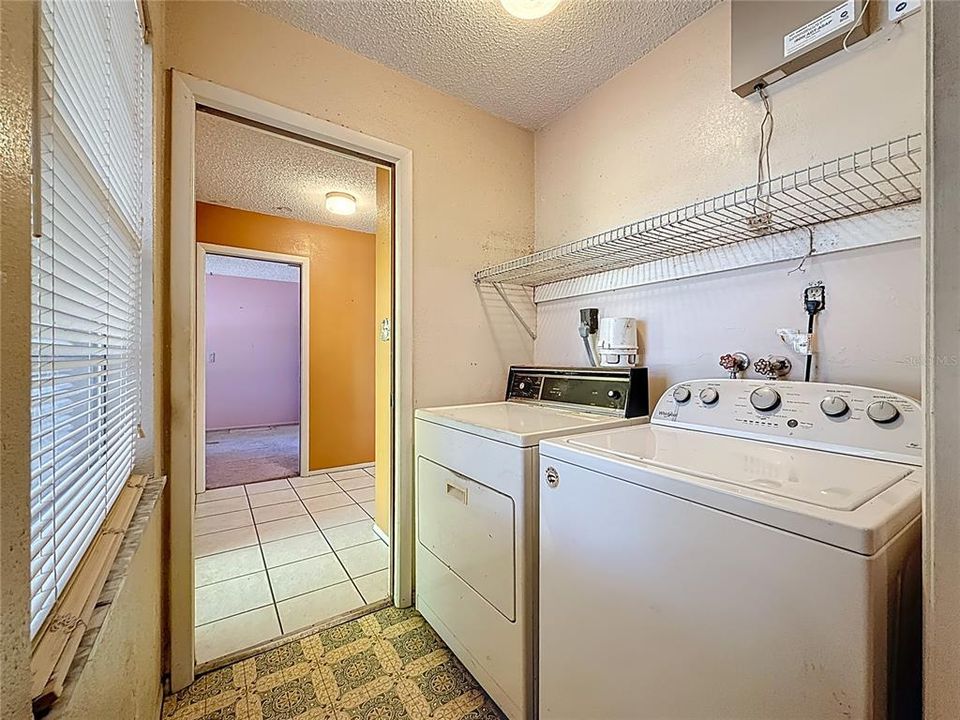 合同活跃: $400,000 (3 贝兹, 2 浴室, 1623 平方英尺)