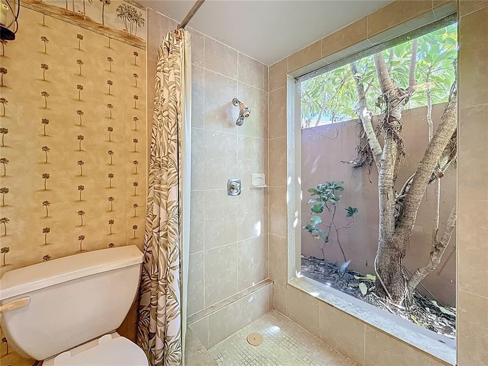 合同活跃: $400,000 (3 贝兹, 2 浴室, 1623 平方英尺)