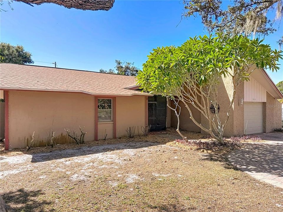 合同活跃: $400,000 (3 贝兹, 2 浴室, 1623 平方英尺)