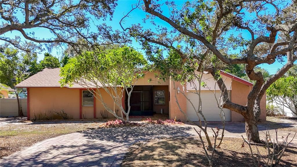 合同活跃: $400,000 (3 贝兹, 2 浴室, 1623 平方英尺)