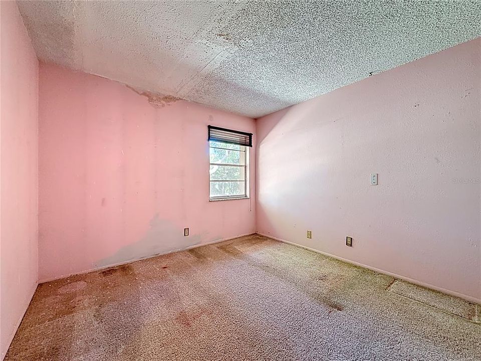 合同活跃: $400,000 (3 贝兹, 2 浴室, 1623 平方英尺)