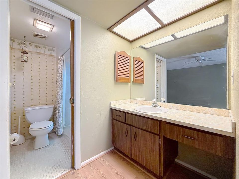 合同活跃: $400,000 (3 贝兹, 2 浴室, 1623 平方英尺)