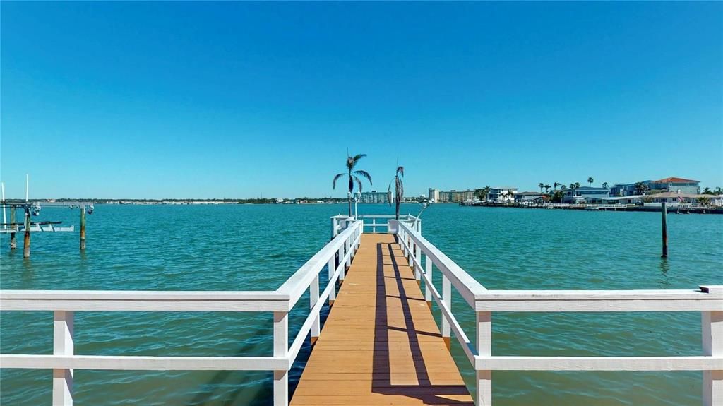 На продажу: $1,390,000 (0.31 acres)