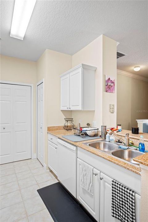 En Venta: $274,000 (2 camas, 2 baños, 1276 Pies cuadrados)