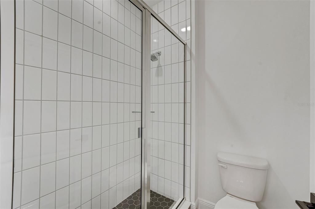 En Venta: $1,075,990 (6 camas, 4 baños, 3550 Pies cuadrados)