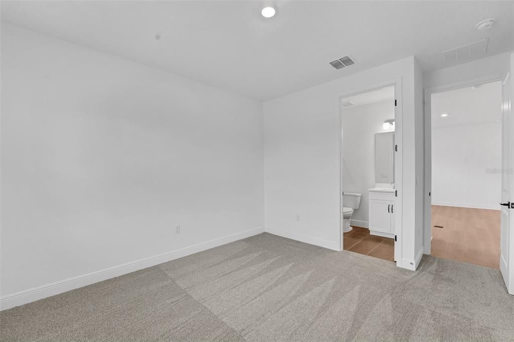 En Venta: $1,075,990 (6 camas, 4 baños, 3550 Pies cuadrados)