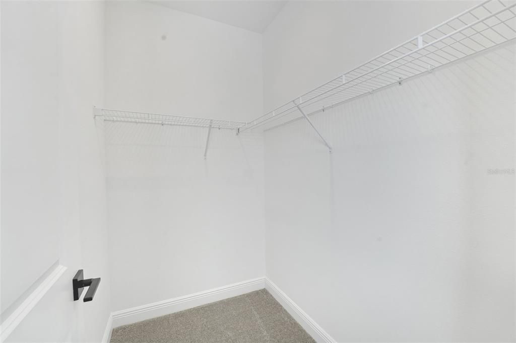 En Venta: $1,075,990 (6 camas, 4 baños, 3550 Pies cuadrados)