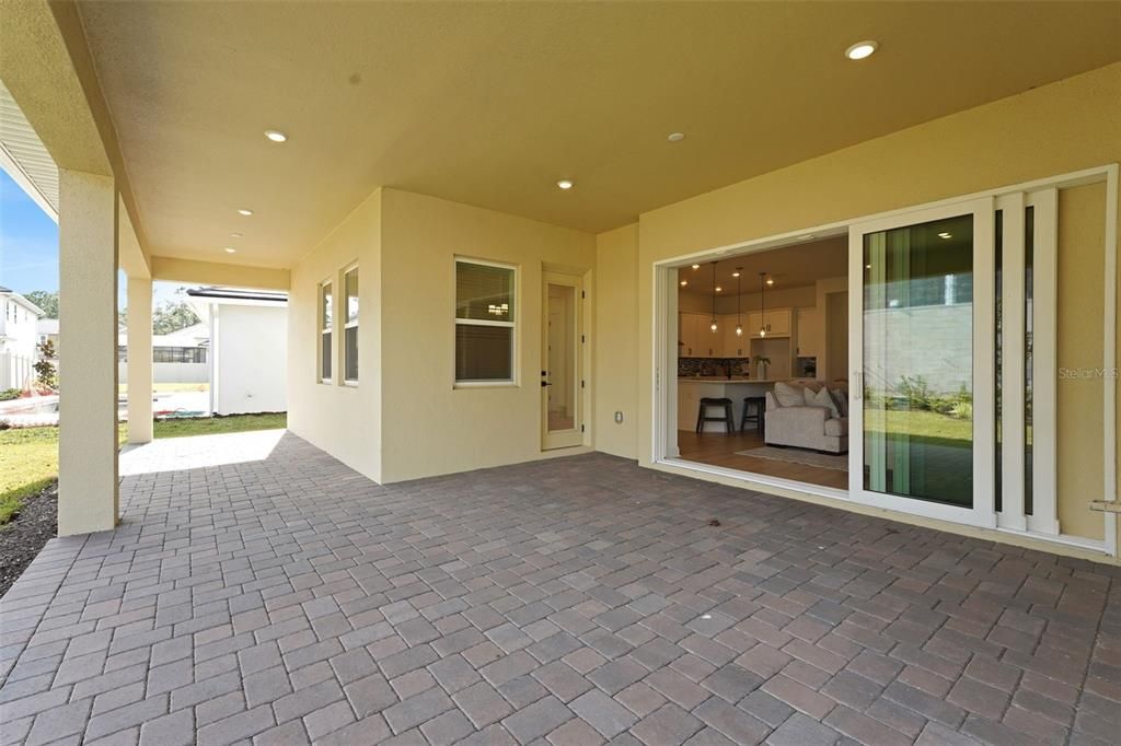 En Venta: $1,075,990 (6 camas, 4 baños, 3550 Pies cuadrados)