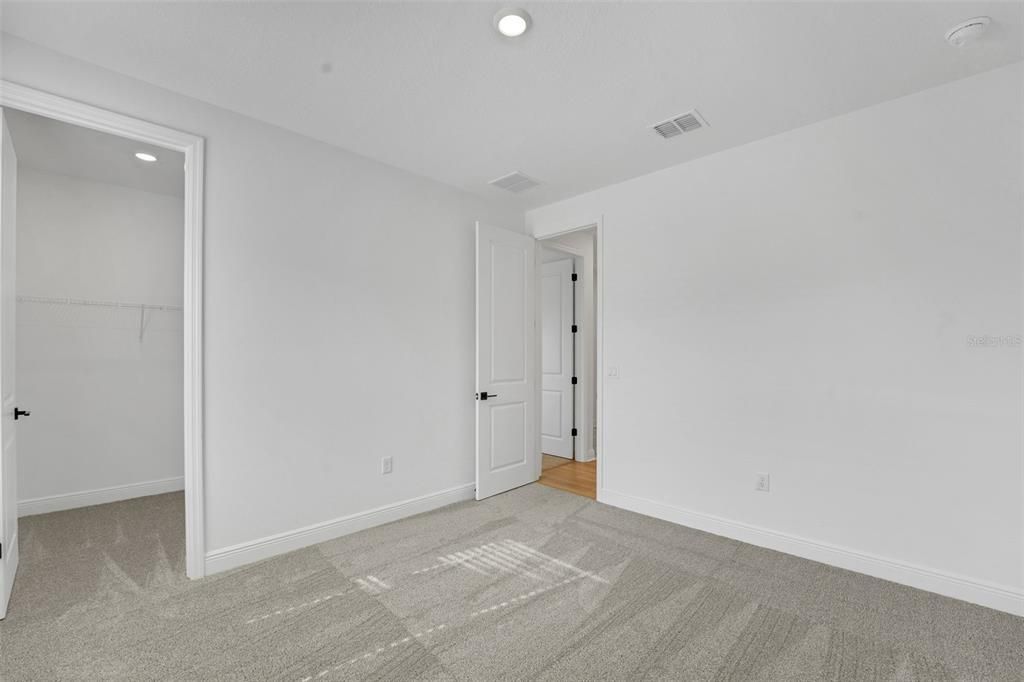 En Venta: $1,075,990 (6 camas, 4 baños, 3550 Pies cuadrados)