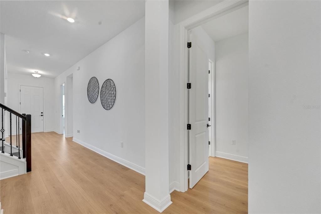 En Venta: $1,075,990 (6 camas, 4 baños, 3550 Pies cuadrados)