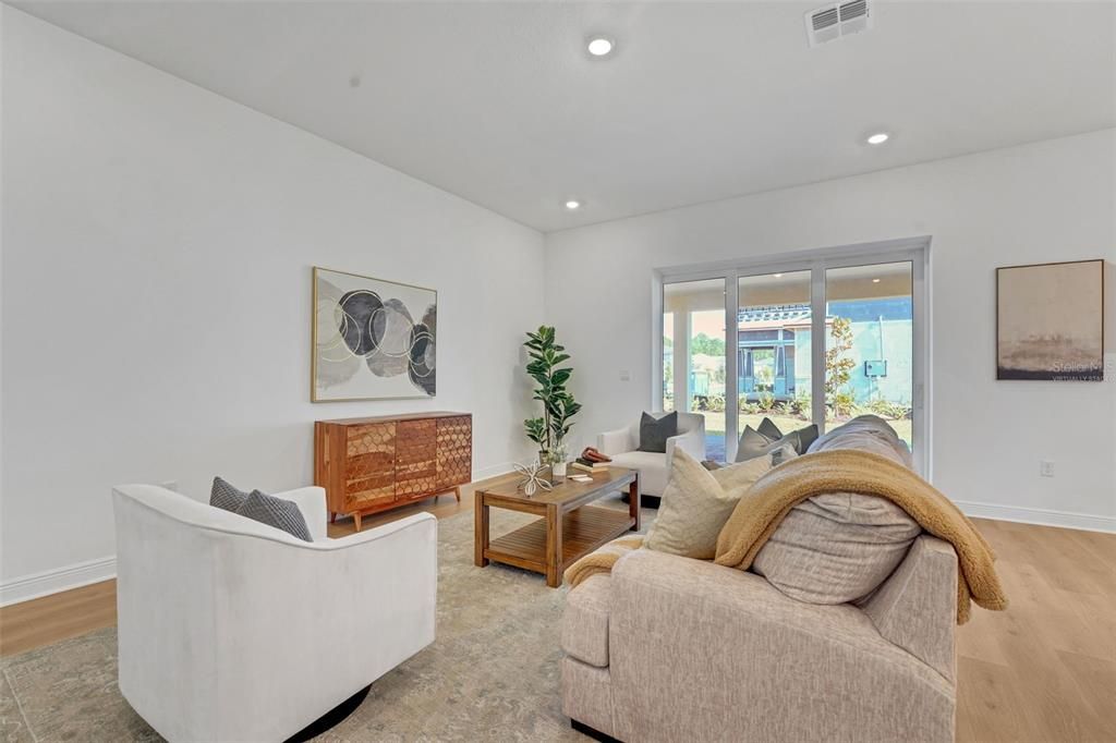 En Venta: $1,075,990 (6 camas, 4 baños, 3550 Pies cuadrados)