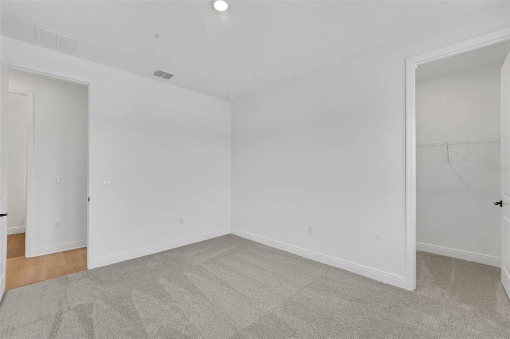 En Venta: $1,075,990 (6 camas, 4 baños, 3550 Pies cuadrados)