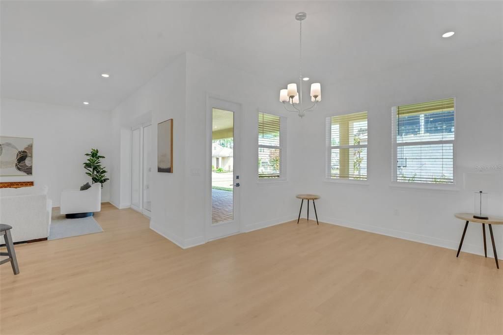 En Venta: $1,075,990 (6 camas, 4 baños, 3550 Pies cuadrados)