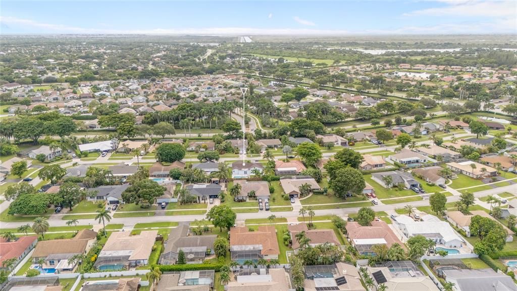 На продажу: $775,000 (4 спален, 2 ванн, 1952 Квадратных фут)