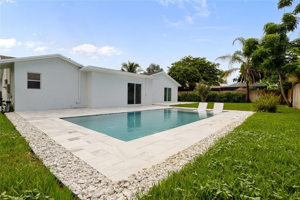 На продажу: $775,000 (4 спален, 2 ванн, 1952 Квадратных фут)