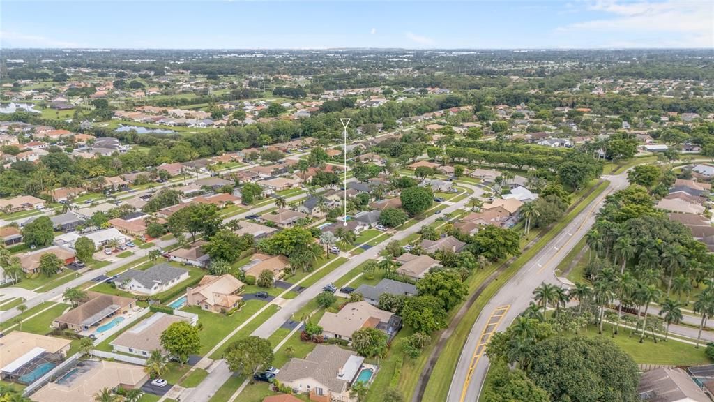 На продажу: $775,000 (4 спален, 2 ванн, 1952 Квадратных фут)