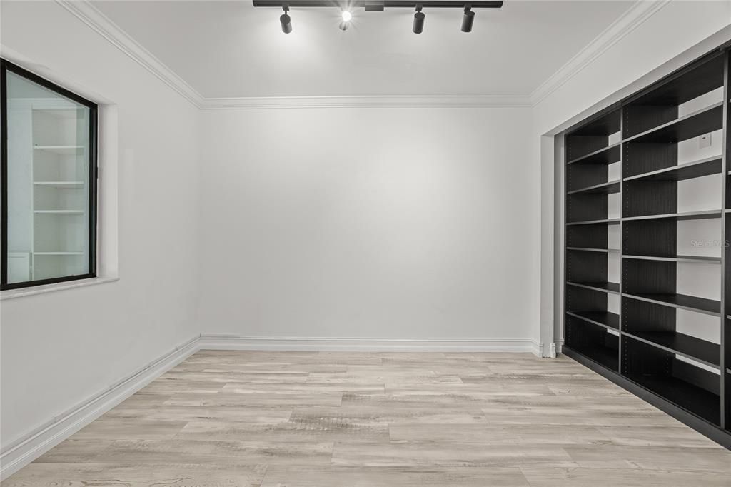 На продажу: $775,000 (4 спален, 2 ванн, 1952 Квадратных фут)