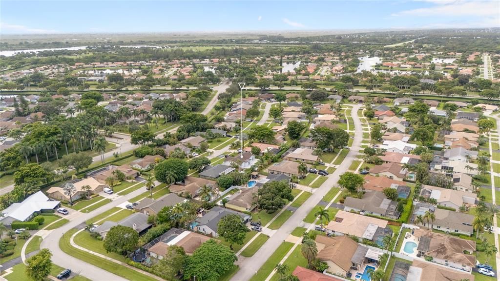 На продажу: $775,000 (4 спален, 2 ванн, 1952 Квадратных фут)