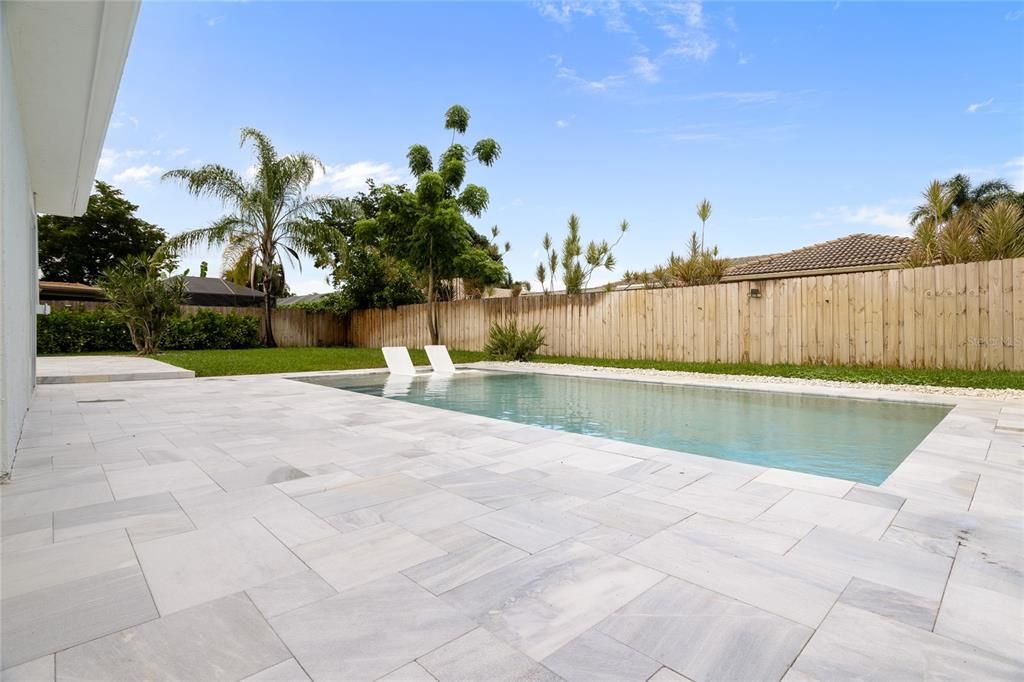 На продажу: $775,000 (4 спален, 2 ванн, 1952 Квадратных фут)