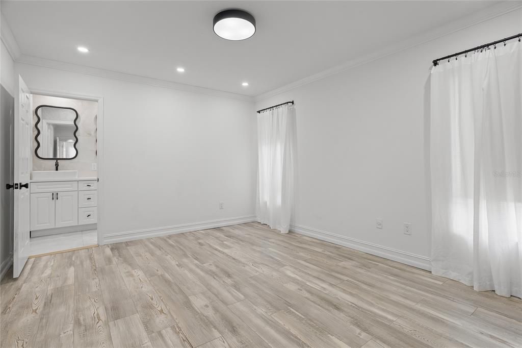 На продажу: $775,000 (4 спален, 2 ванн, 1952 Квадратных фут)