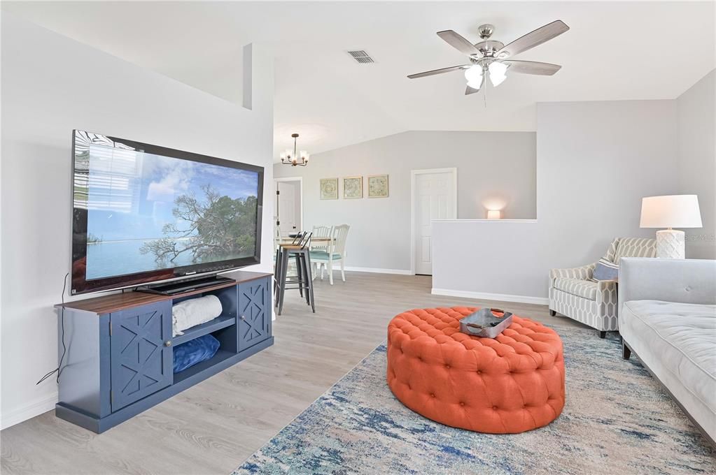 For Sale: $299,900 (3 beds, 2 baths, 1184 Square Feet)