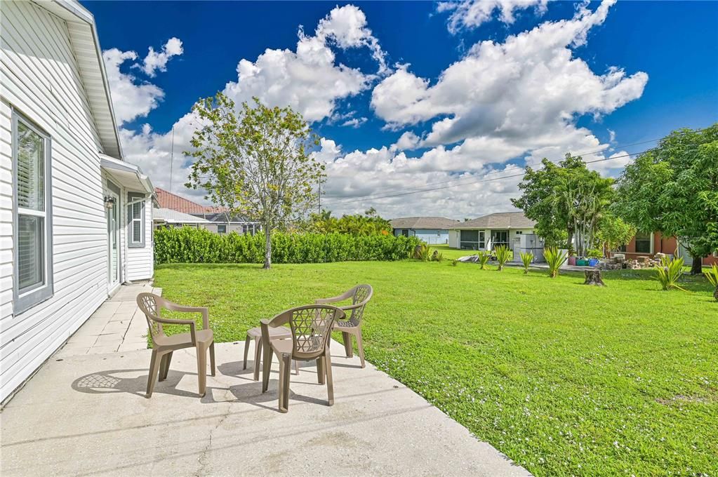 For Sale: $299,900 (3 beds, 2 baths, 1184 Square Feet)