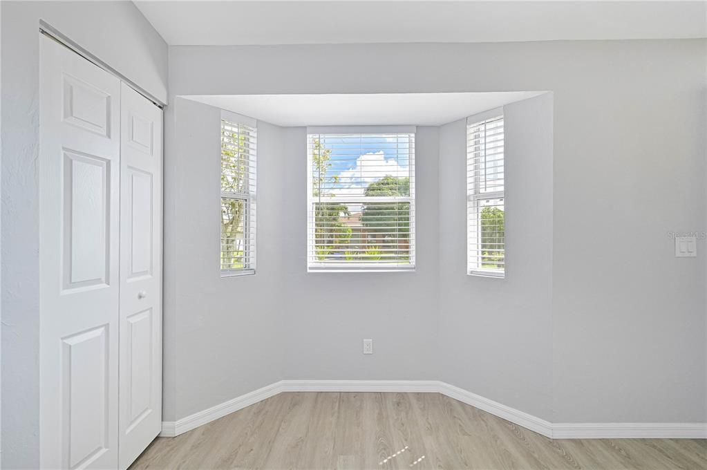 For Sale: $299,900 (3 beds, 2 baths, 1184 Square Feet)