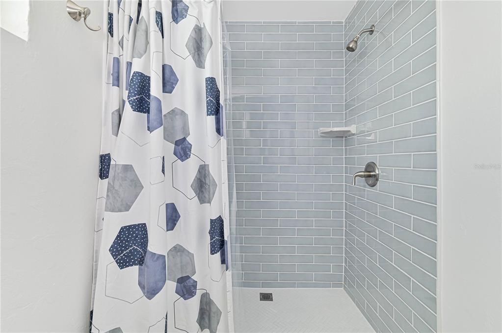 For Sale: $299,900 (3 beds, 2 baths, 1184 Square Feet)