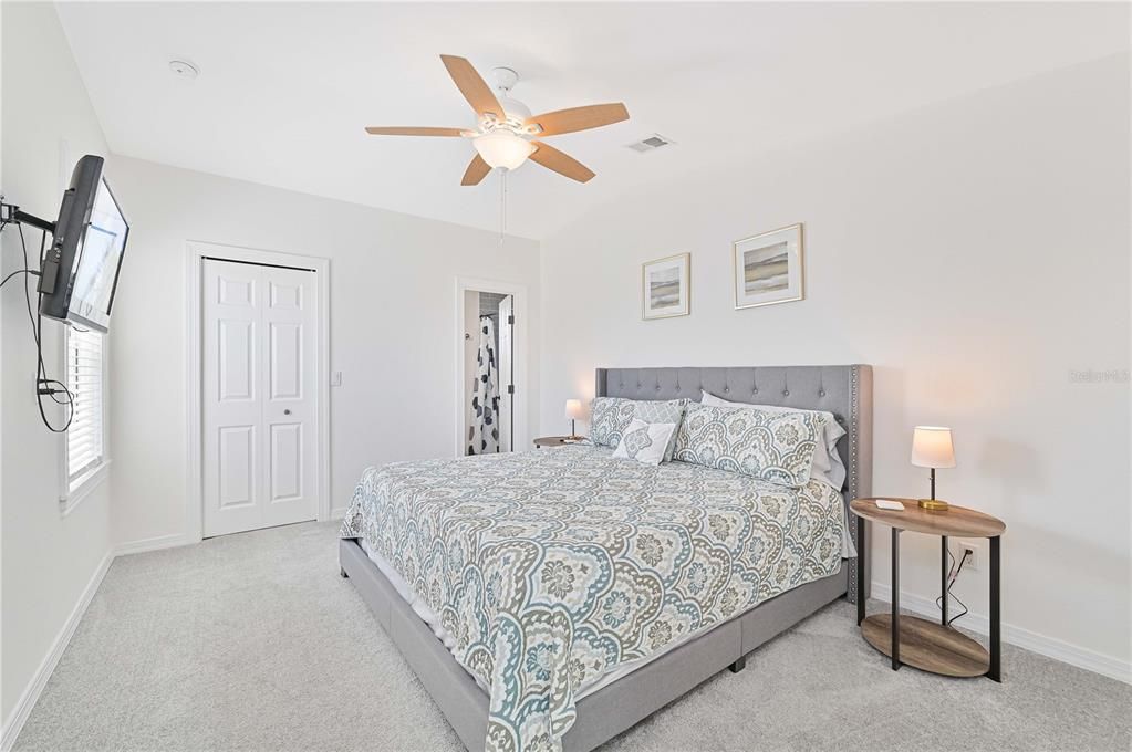 For Sale: $299,900 (3 beds, 2 baths, 1184 Square Feet)