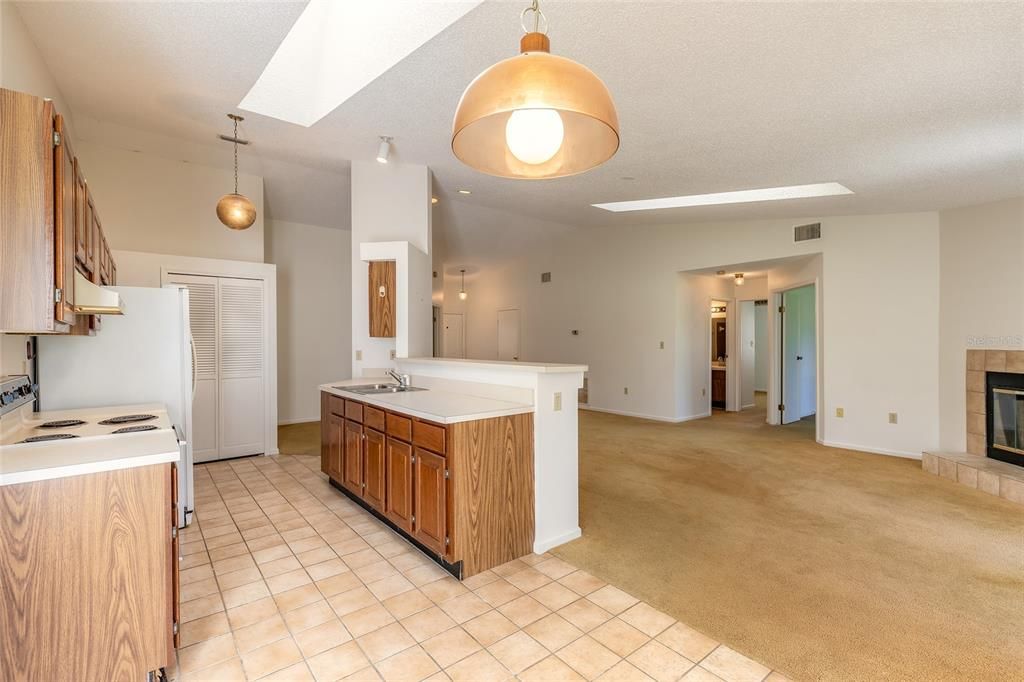 Active With Contract: $229,000 (3 beds, 2 baths, 1488 Square Feet)