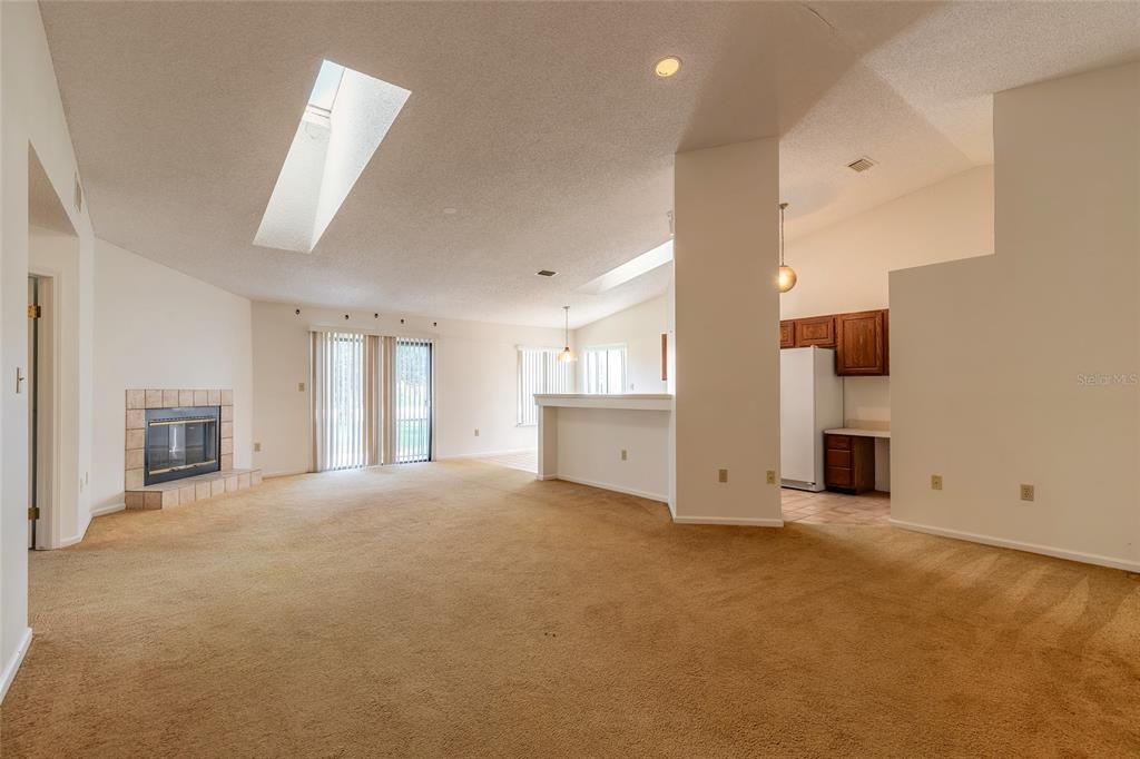 Active With Contract: $229,000 (3 beds, 2 baths, 1488 Square Feet)