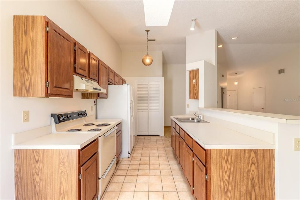 Active With Contract: $229,000 (3 beds, 2 baths, 1488 Square Feet)