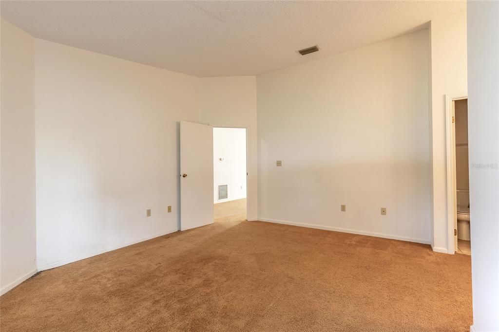 Active With Contract: $229,000 (3 beds, 2 baths, 1488 Square Feet)