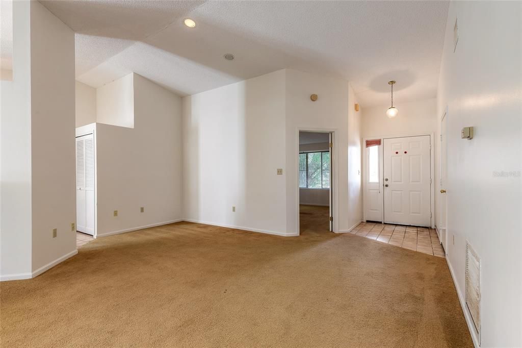 Active With Contract: $229,000 (3 beds, 2 baths, 1488 Square Feet)